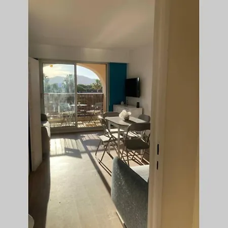 Escapade Au Port * 耶尔